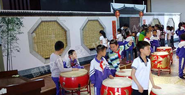 六一兒童節做的背景墻道具